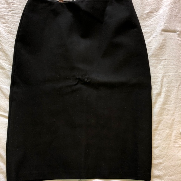 Ladies Danier pencil skirt - Picture 2 of 7